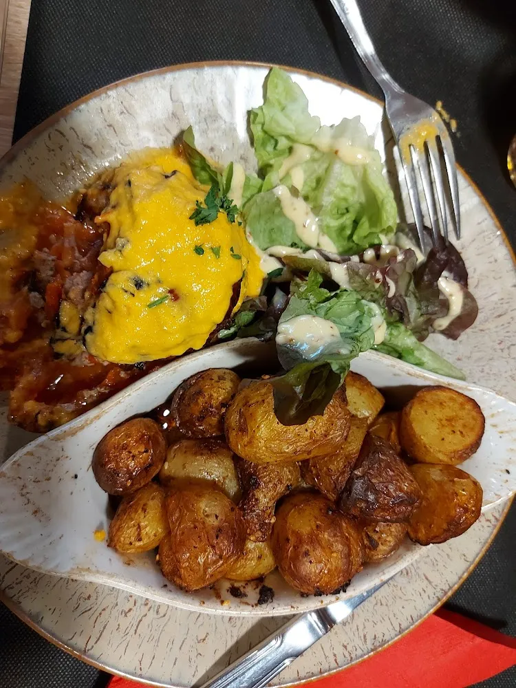 Tomate Farcie Et Pommes de Terre Rôties